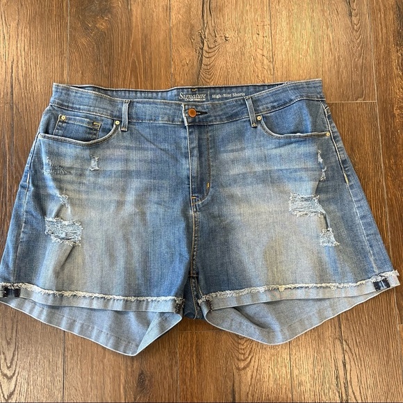 Signature Levi high rise denim shorts SZ 20 - Picture 1 of 4